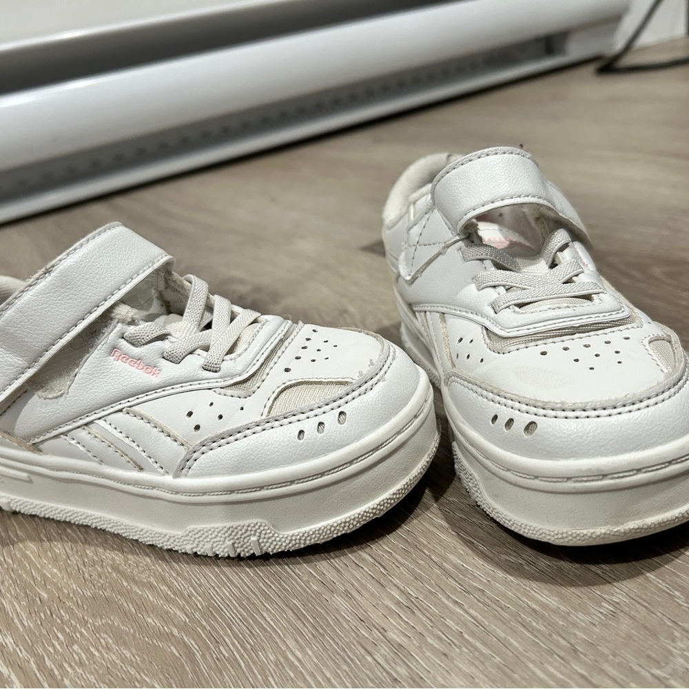 Reebok White Sneakers All-White Comfort Design - Picture 2 of 4